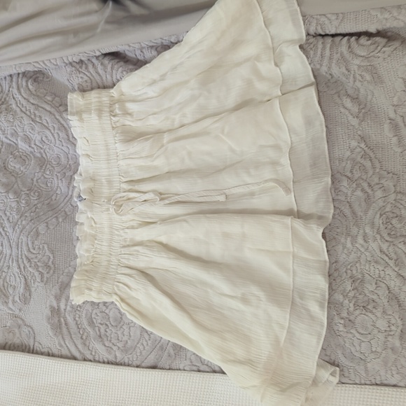 White mini skirt - Picture 1 of 3